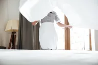 Biancheria da camera da letto Present More: soluzioni eleganti e di alta qualità per offrire soggiorno confortevole e raffinato.