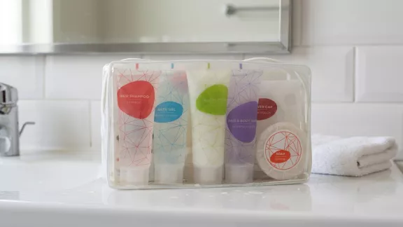 Dotazione bagno hotel: accessori coordinati e funzionali